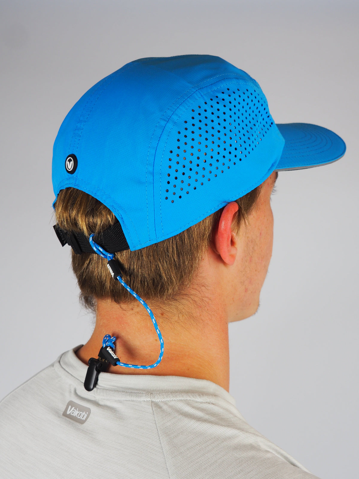 Vaikobi Cap Keeper Cyan - attached to cap