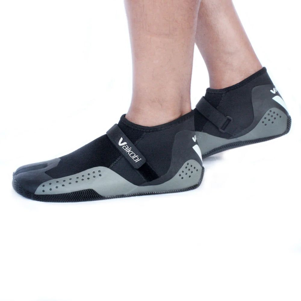 Vaikobi Speed-Grip Split Toe Boot - neoprene paddling shoe, with model walking