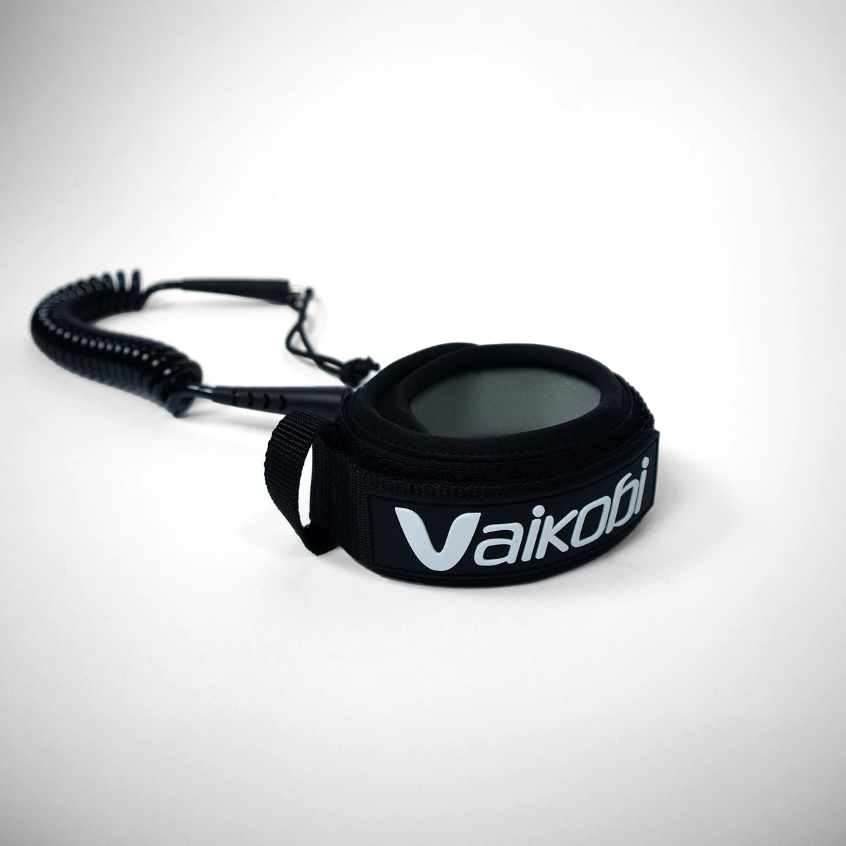 Vaikobi Fixed 1 Piece Calf Leash cuff close-up