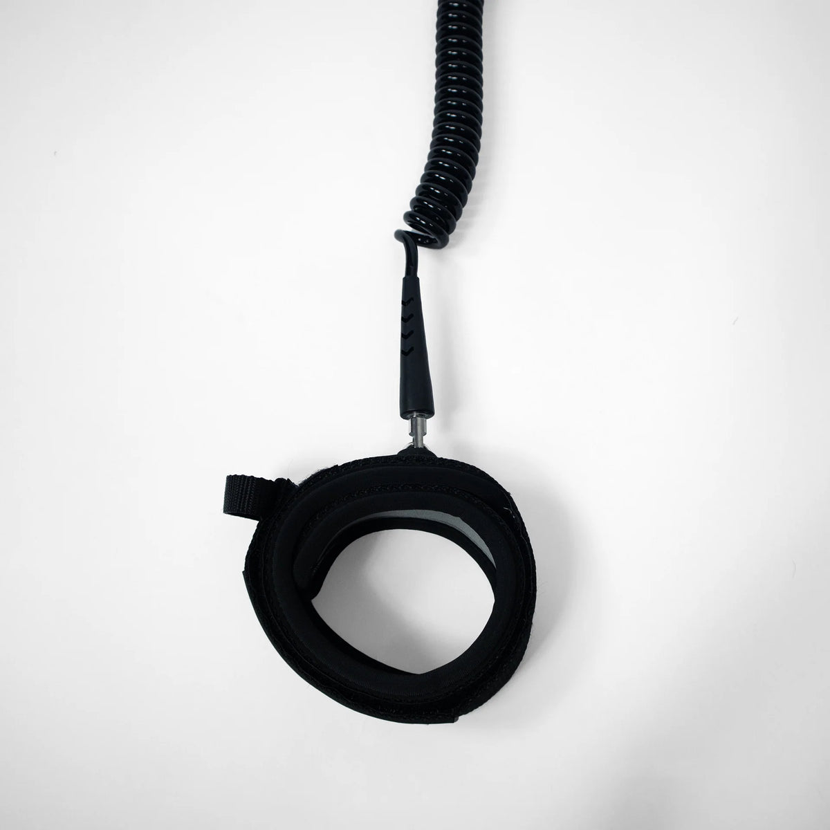 Vaikobi Fixed 1 Piece Calf Leash coiled leash detailed view